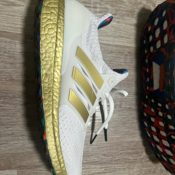 Adidas Ultra Boost 5.0 DNA sneakers/shoes SIZE 11 Women's - Picture 3 of 6